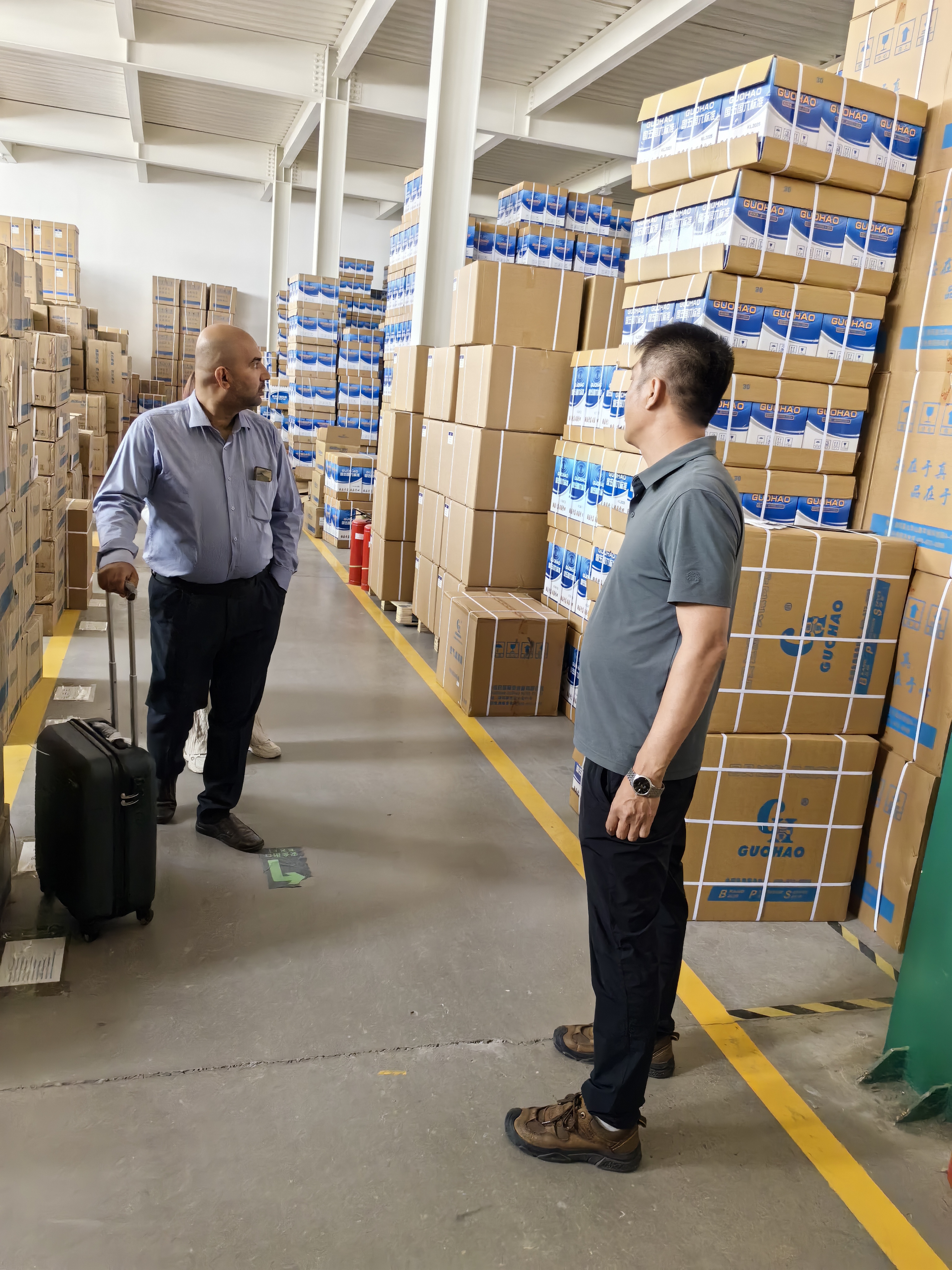 Un cliente saudita visitó nuestra fábrica de filtros