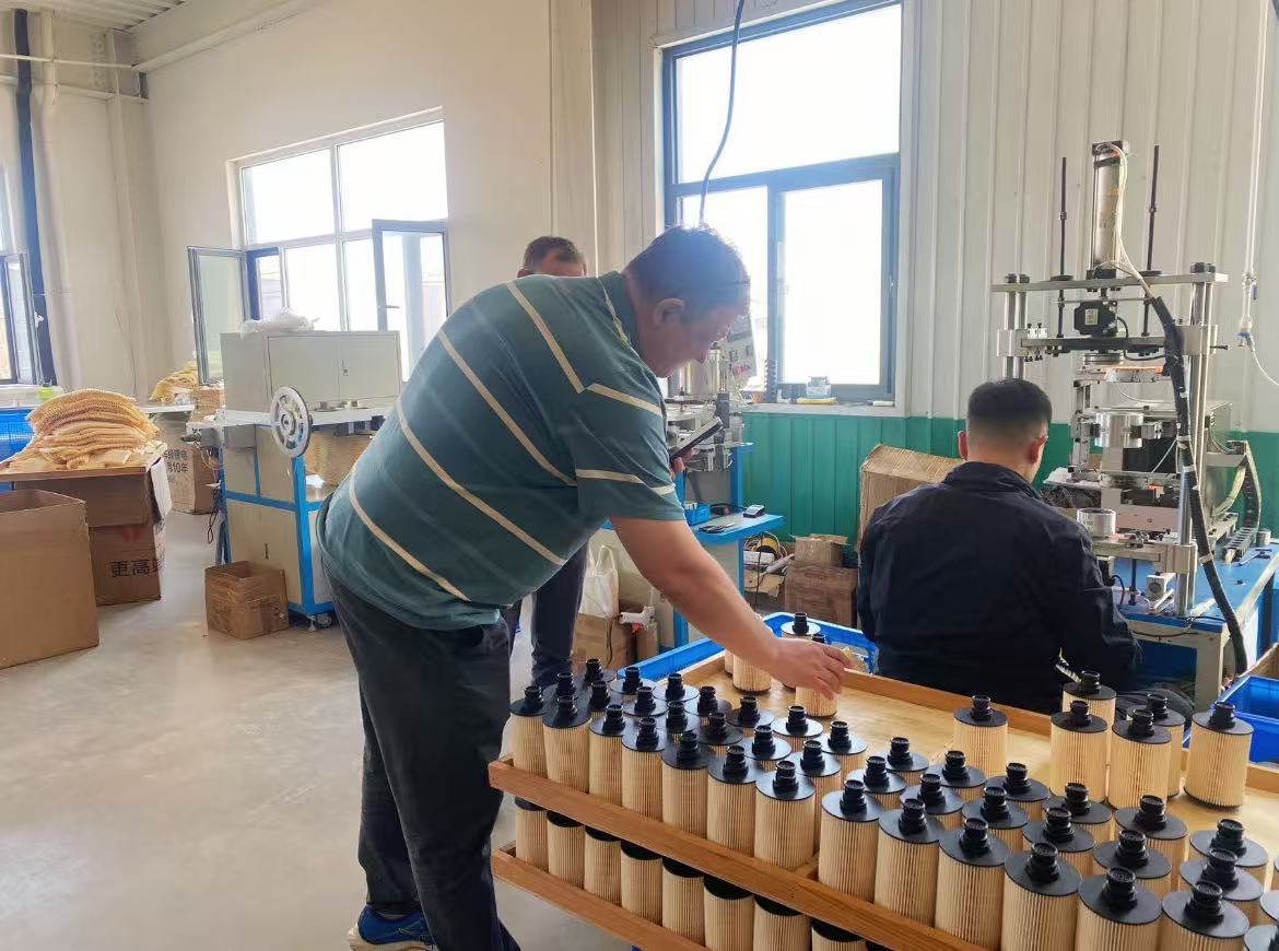 Los clientes rusos visitan Guohao Filter Factory
